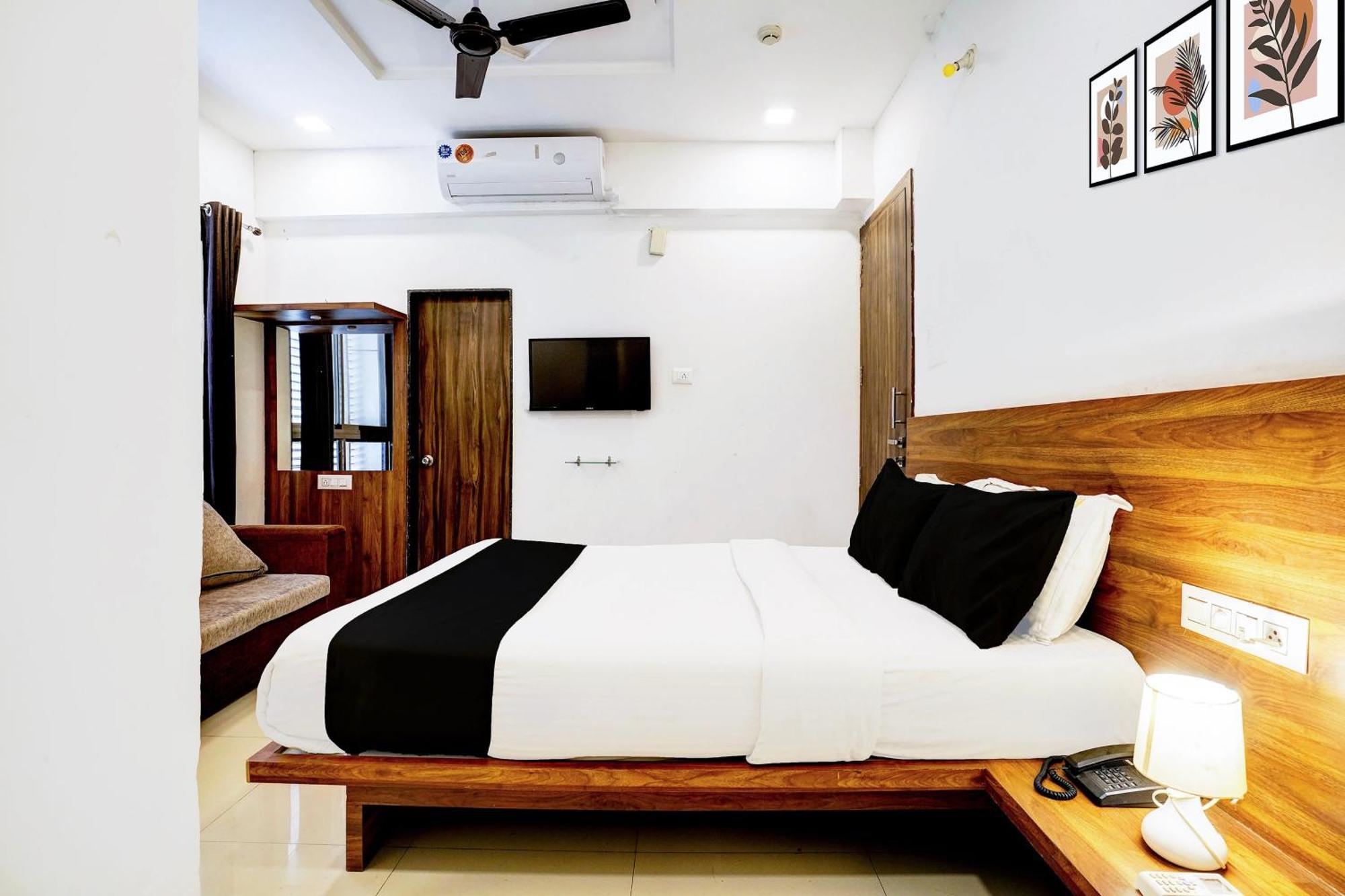 Super Hotel O Nashik Road Formerly The Address Hotel Eksteriør bilde